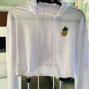 White cropped sweatshirt with pineapple logo